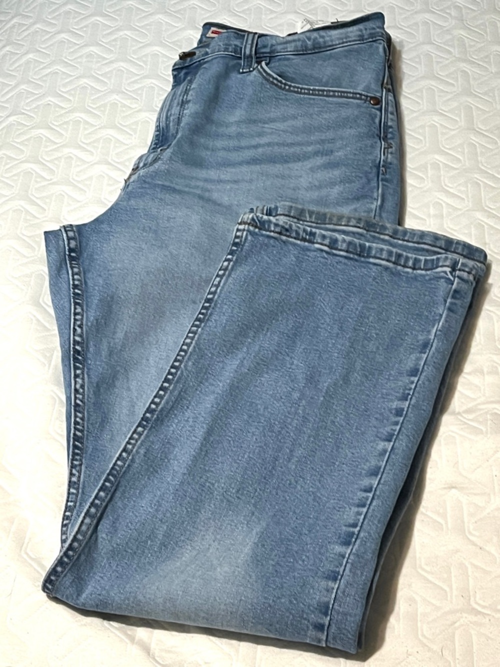 Wrangler Men Relaxed Boot Cut Jeans 35" x 32" Light Wash Mid Rise Soft Broken In
